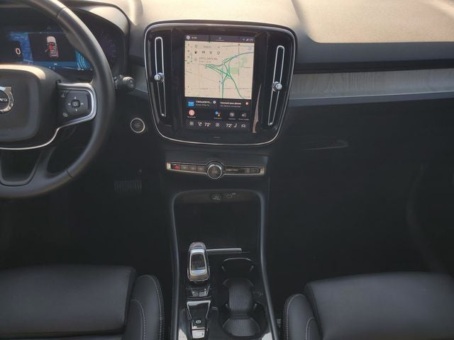 2025 Volvo XC40 B5 Plus Dark Theme