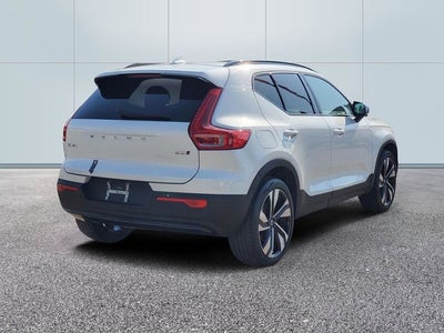 2025 Volvo XC40 B5 Plus Dark Theme