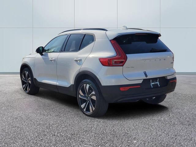 2025 Volvo XC40 B5 Plus Dark Theme