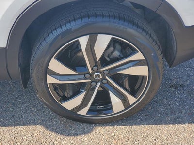 2025 Volvo XC40 B5 Plus Dark Theme