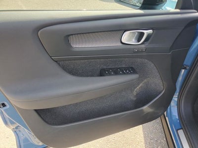 2025 Volvo XC40 B5 Plus Dark Theme