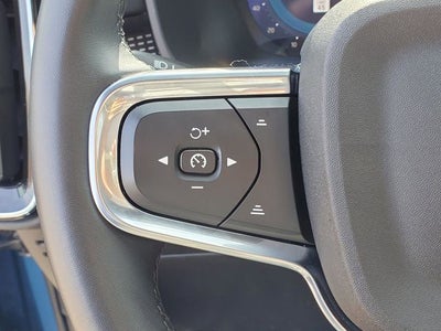 2025 Volvo XC40 B5 Plus Dark Theme