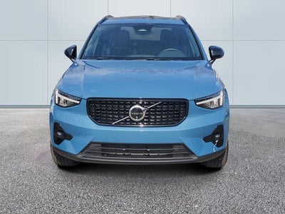 2025 Volvo XC40 B5 Plus Dark Theme
