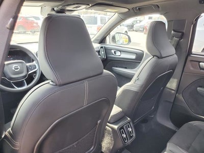 2025 Volvo XC40 B5 Plus Dark Theme