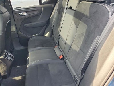 2025 Volvo XC40 B5 Plus Dark Theme