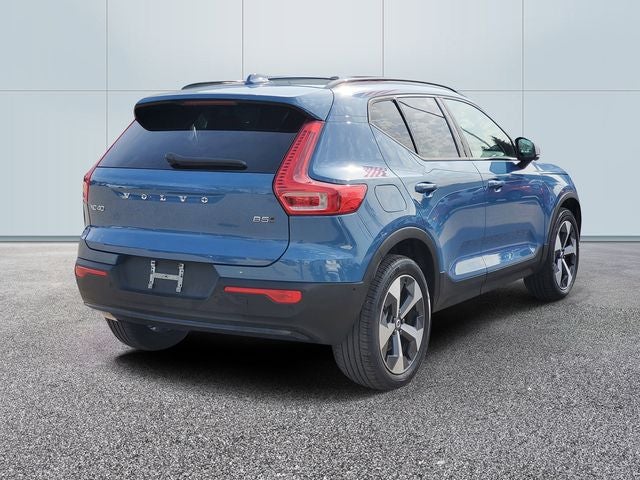 2025 Volvo XC40 B5 Plus Dark Theme