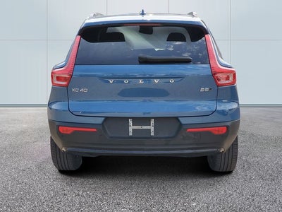 2025 Volvo XC40 B5 Plus Dark Theme