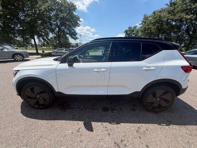 2026 Volvo XC40 B5 Ultra Black Edition