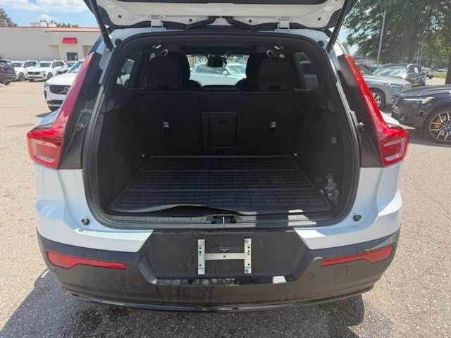 2026 Volvo XC40 B5 Ultra Black Edition