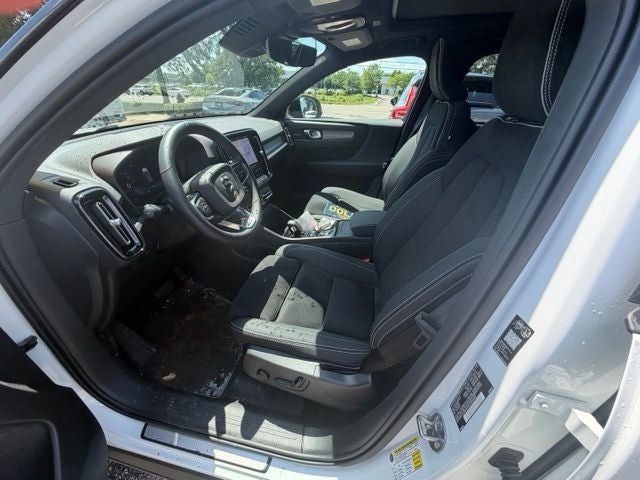 2026 Volvo XC40 B5 Ultra Black Edition