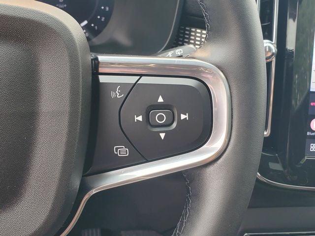 2026 Volvo XC40 B5 Ultra Black Edition