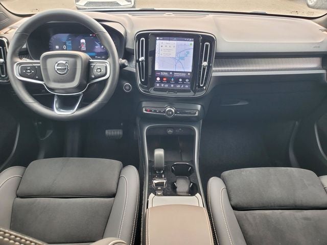 2026 Volvo XC40 B5 Ultra Black Edition