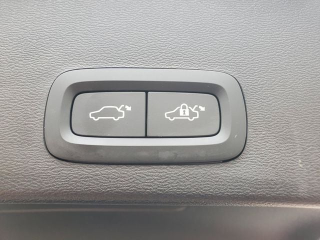 2026 Volvo XC40 B5 Ultra Black Edition