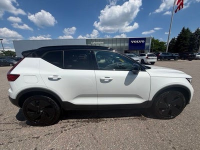 2026 Volvo XC40 B5 Ultra Black Edition