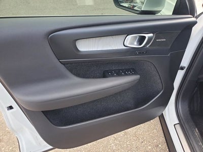 2024 Volvo XC40 B5 Plus Bright Theme