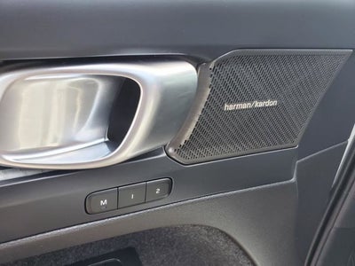 2024 Volvo XC40 B5 Plus Bright Theme