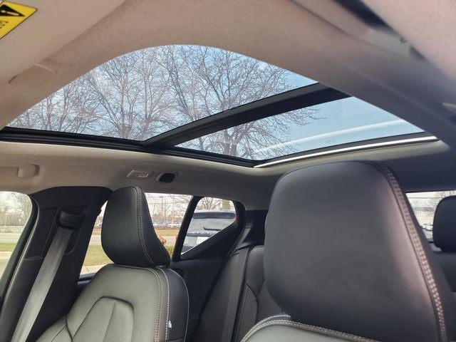 2024 Volvo XC40 B5 Plus Bright Theme