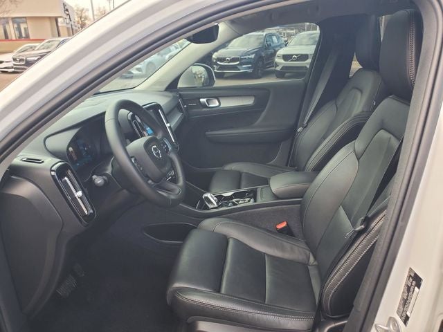 2024 Volvo XC40 B5 Plus Bright Theme