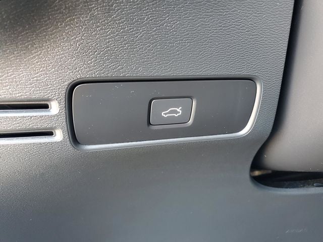 2024 Volvo XC40 B5 Plus Bright Theme