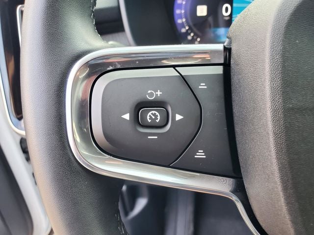 2024 Volvo XC40 B5 Plus Bright Theme