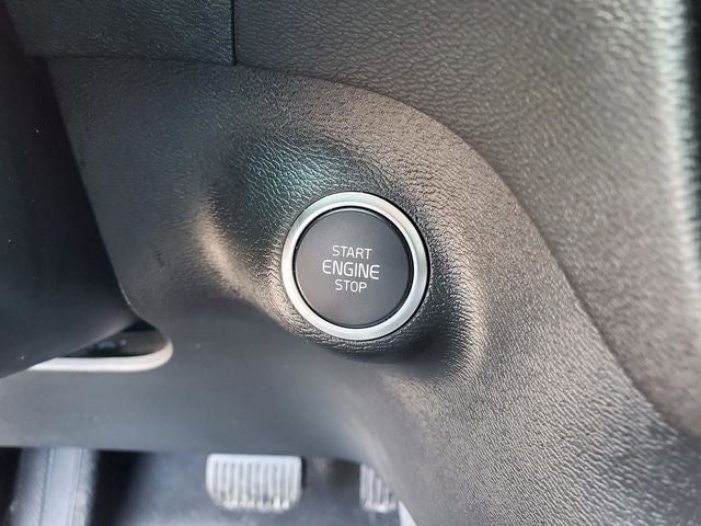 2024 Volvo XC40 B5 Plus Bright Theme