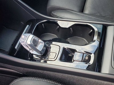 2024 Volvo XC40 B5 Plus Bright Theme