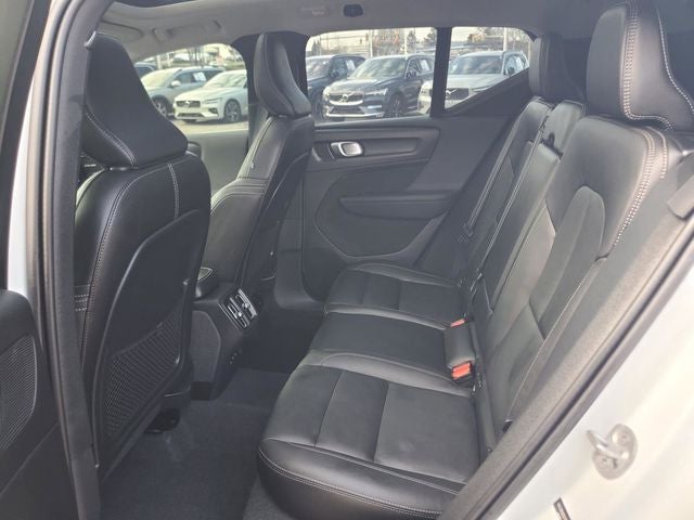 2024 Volvo XC40 B5 Plus Bright Theme