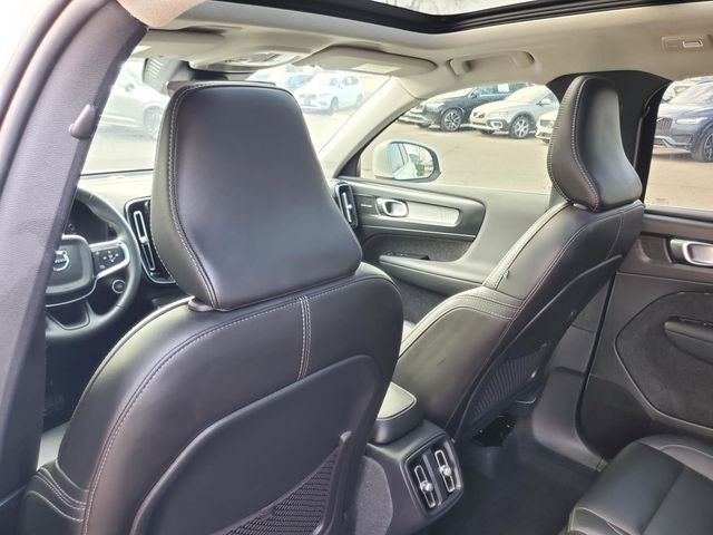 2024 Volvo XC40 B5 Plus Bright Theme