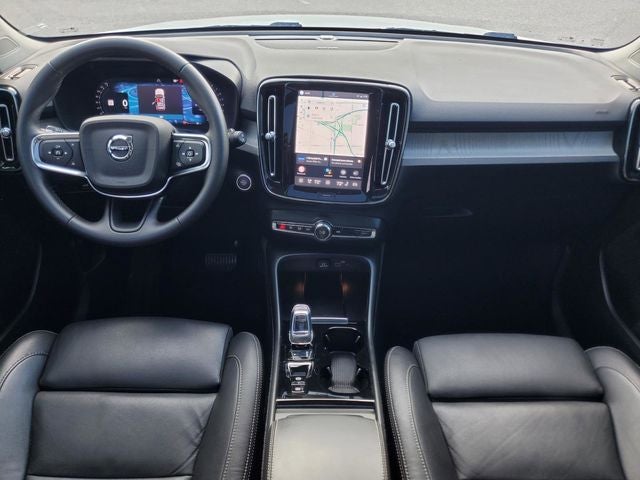 2024 Volvo XC40 B5 Plus Bright Theme