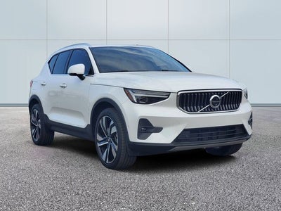 2024 Volvo XC40 B5 Plus Bright Theme