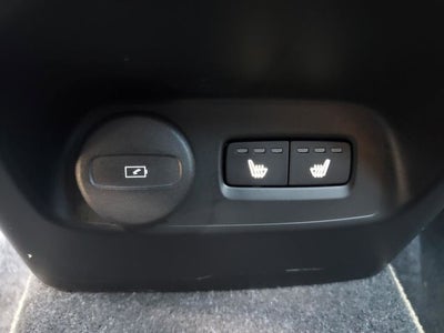 2024 Volvo XC40 B5 Plus Bright Theme