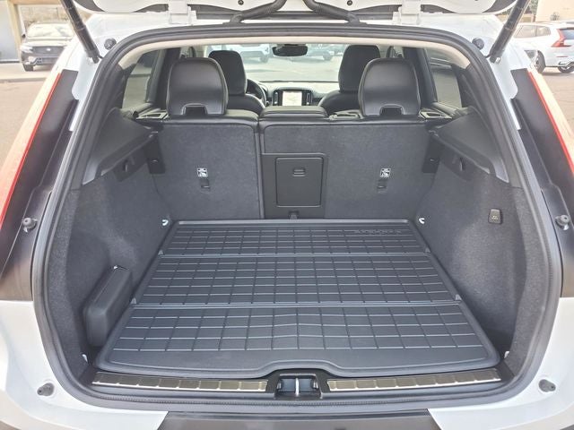 2024 Volvo XC40 B5 Plus Bright Theme