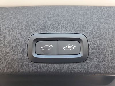 2024 Volvo XC40 B5 Plus Bright Theme