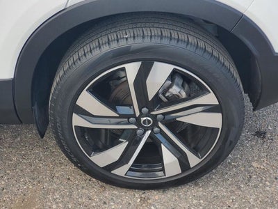 2024 Volvo XC40 B5 Plus Bright Theme