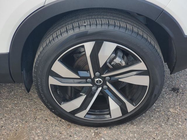 2024 Volvo XC40 B5 Plus Bright Theme