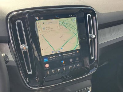 2025 Volvo XC40 B5 Ultra Bright Theme
