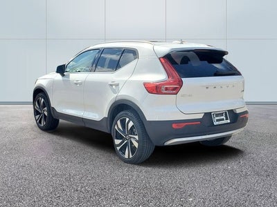2025 Volvo XC40 B5 Ultra Bright Theme