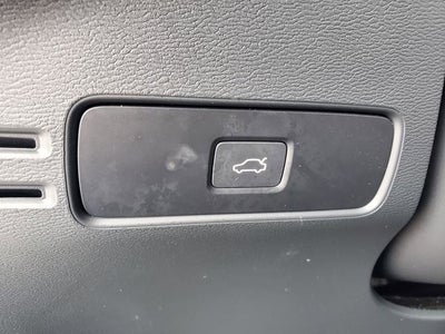 2025 Volvo XC40 B5 Ultra Bright Theme