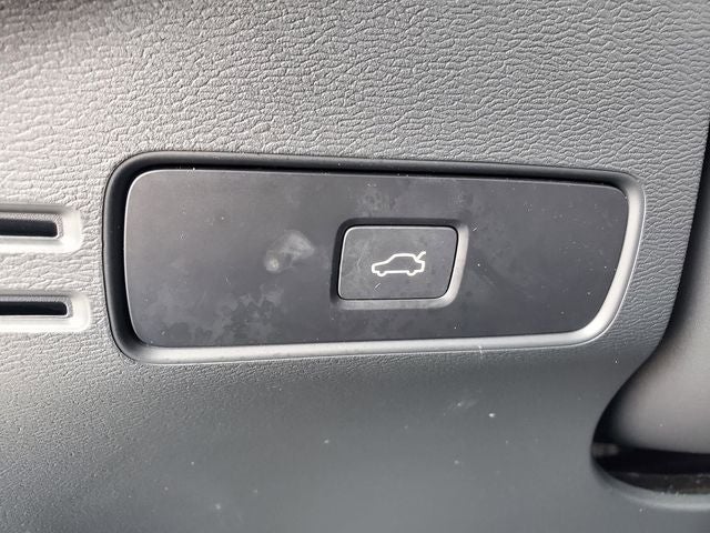 2025 Volvo XC40 B5 Ultra Bright Theme