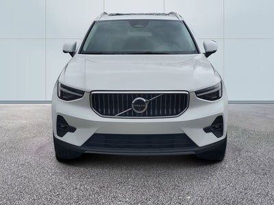 2025 Volvo XC40 B5 Ultra Bright Theme