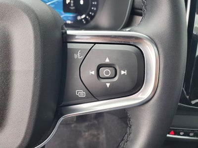 2025 Volvo XC40 B5 Ultra Bright Theme