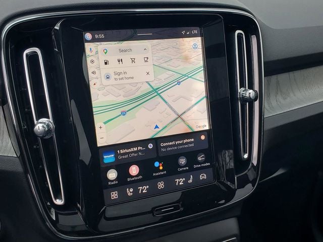 2025 Volvo XC40 B5 Ultra Bright Theme