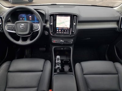 2025 Volvo XC40 B5 Ultra Bright Theme