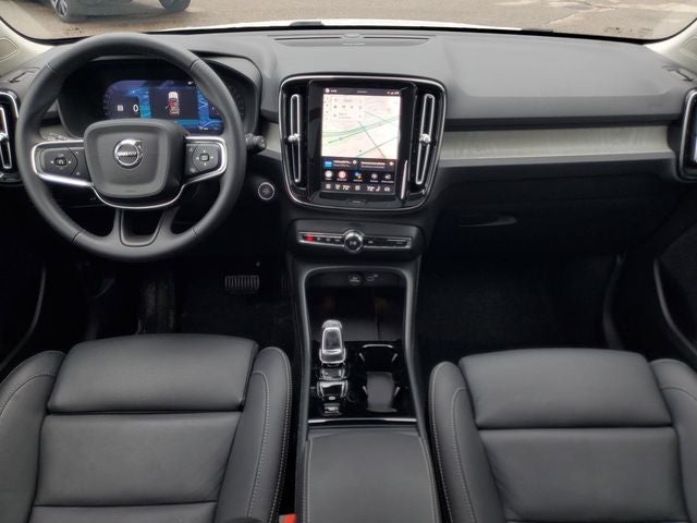 2025 Volvo XC40 B5 Ultra Bright Theme