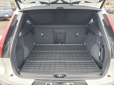 2025 Volvo XC40 B5 Ultra Bright Theme