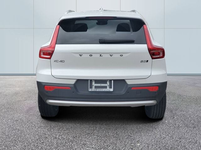 2025 Volvo XC40 B5 Ultra Bright Theme