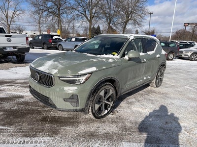 2025 Volvo XC40 B5 Core