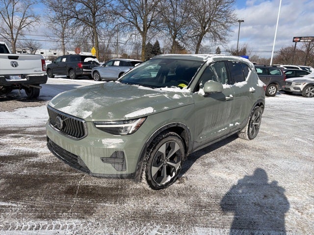 2025 Volvo XC40 B5 Core