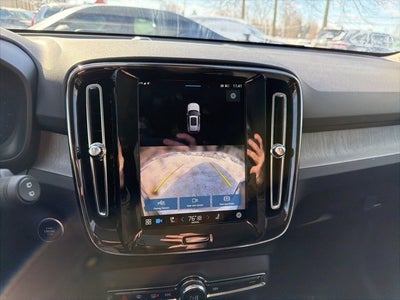 2025 Volvo XC40 B5 Core