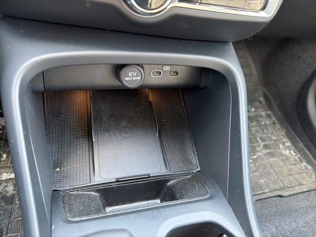 2025 Volvo XC40 B5 Core